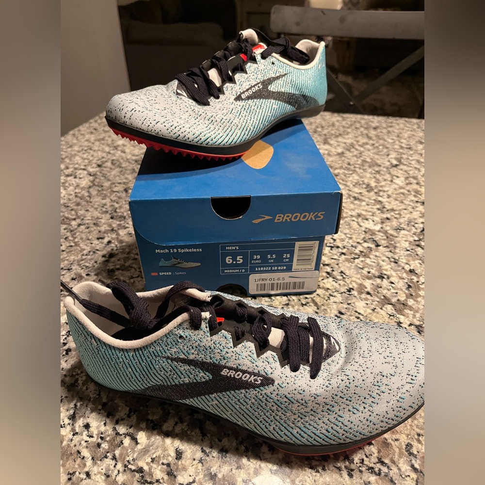 ⭐️ brooks Mach 19 spikeless running shoes, men’s size 6.5